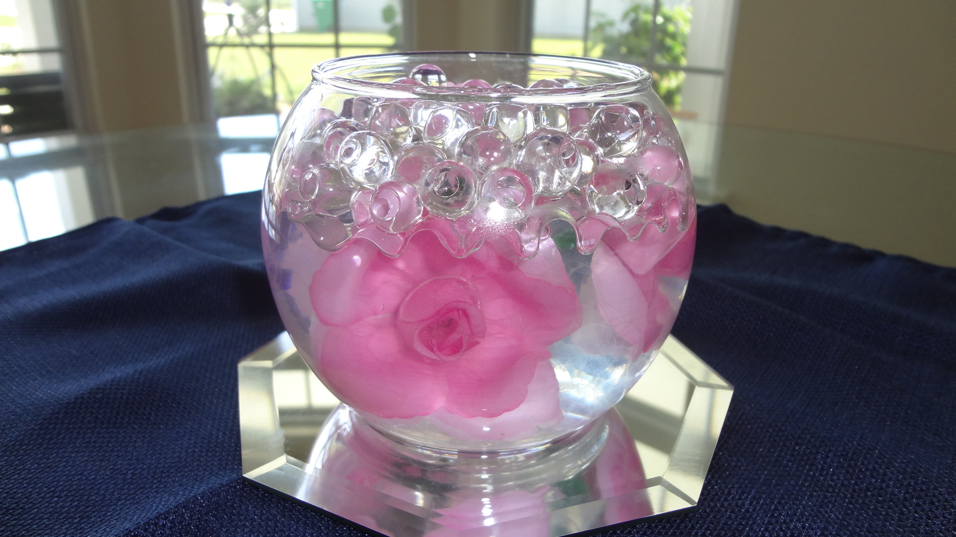 Beautiful Water Beads for Vases with an Underwater Flower